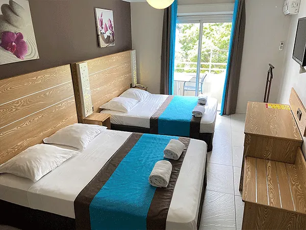 chambre-quadruple-hotel-reunion-974 Chambre quadruple de 30 m² avec deux lits doubles, Hôtel Select Saint-Denis
